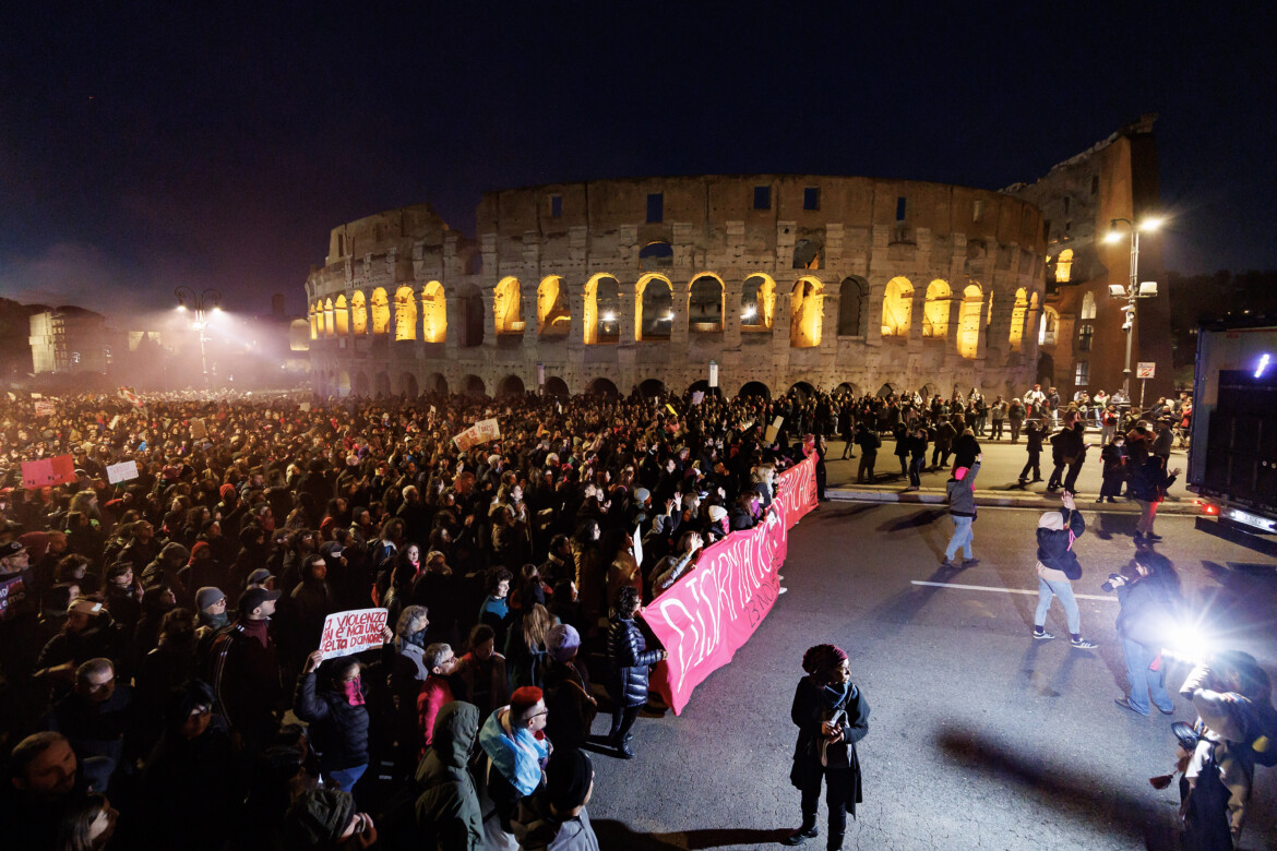 «Meloni, il patriarcato esiste». 200 mila al corteo femminista