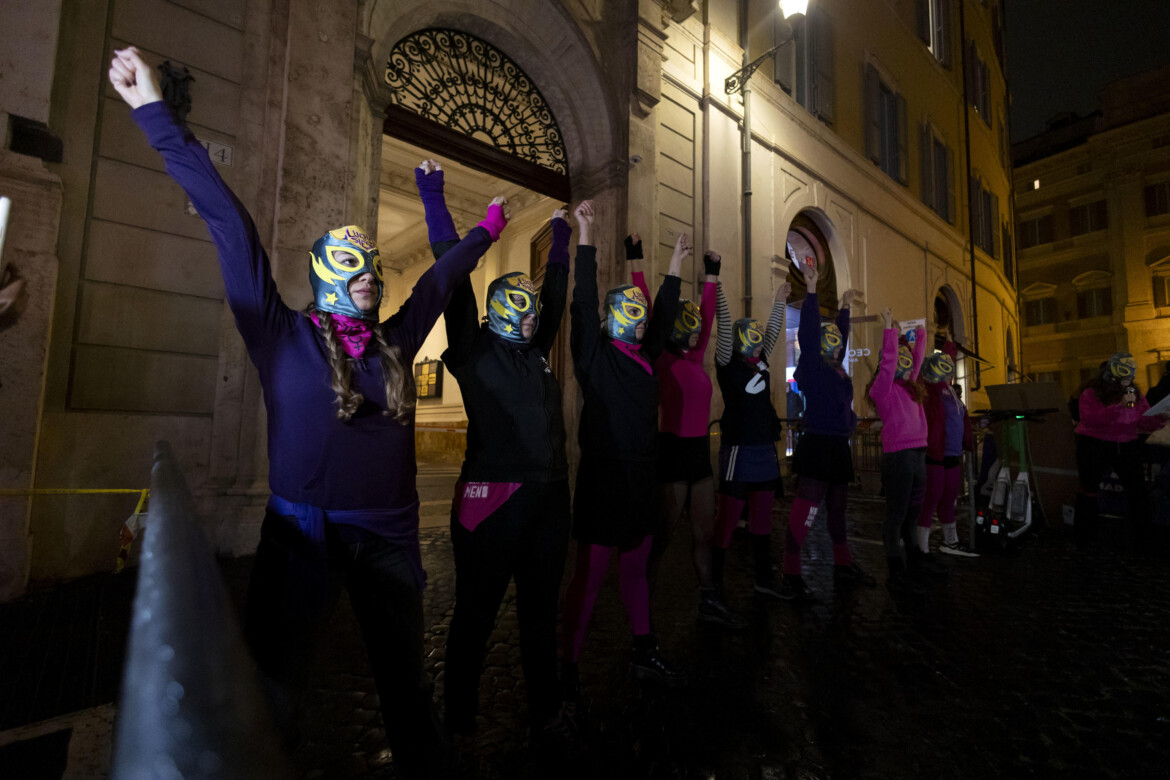 Meloni sui femminicidi: «Chiamatemi razzista»