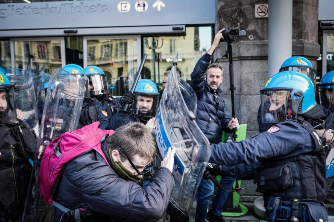 Sciopero generale, a Torino cariche della polizia