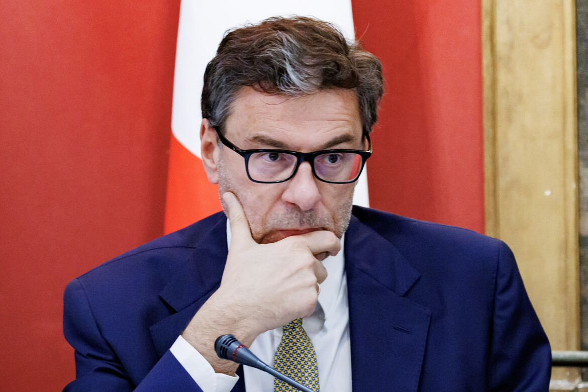 Fare cassa sull’Irpef, Giorgetti fa marcia indietro