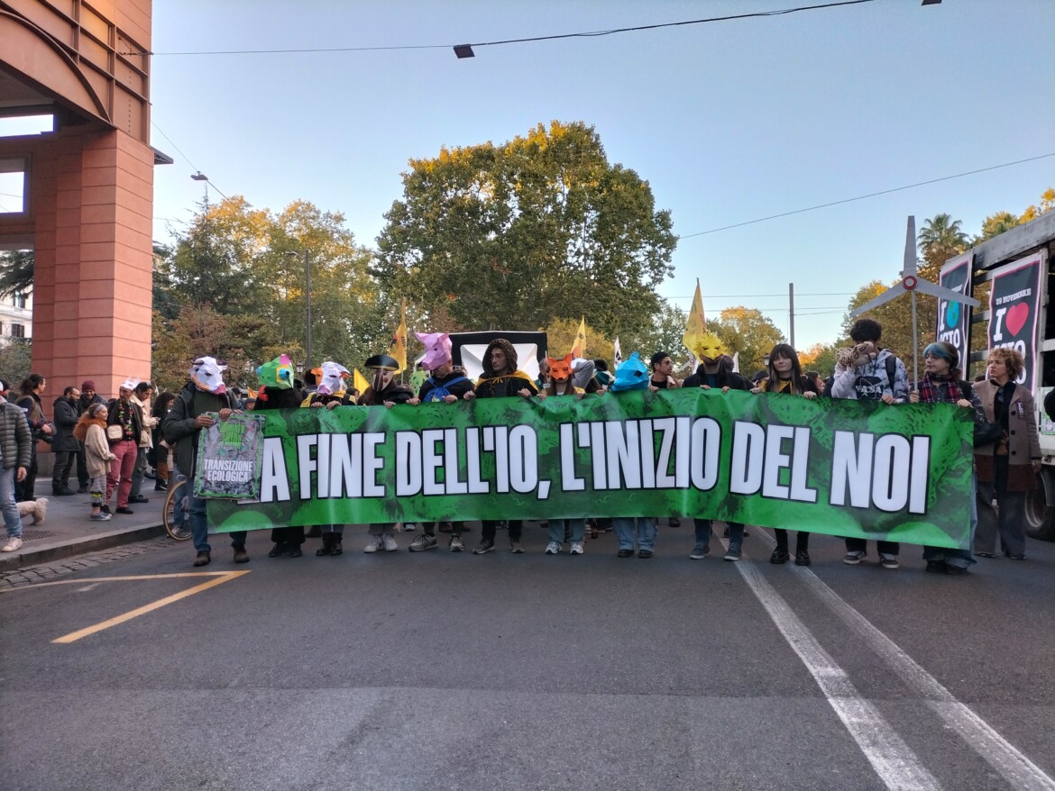 In piazza il Climate pride: «Gioia e ribellione»