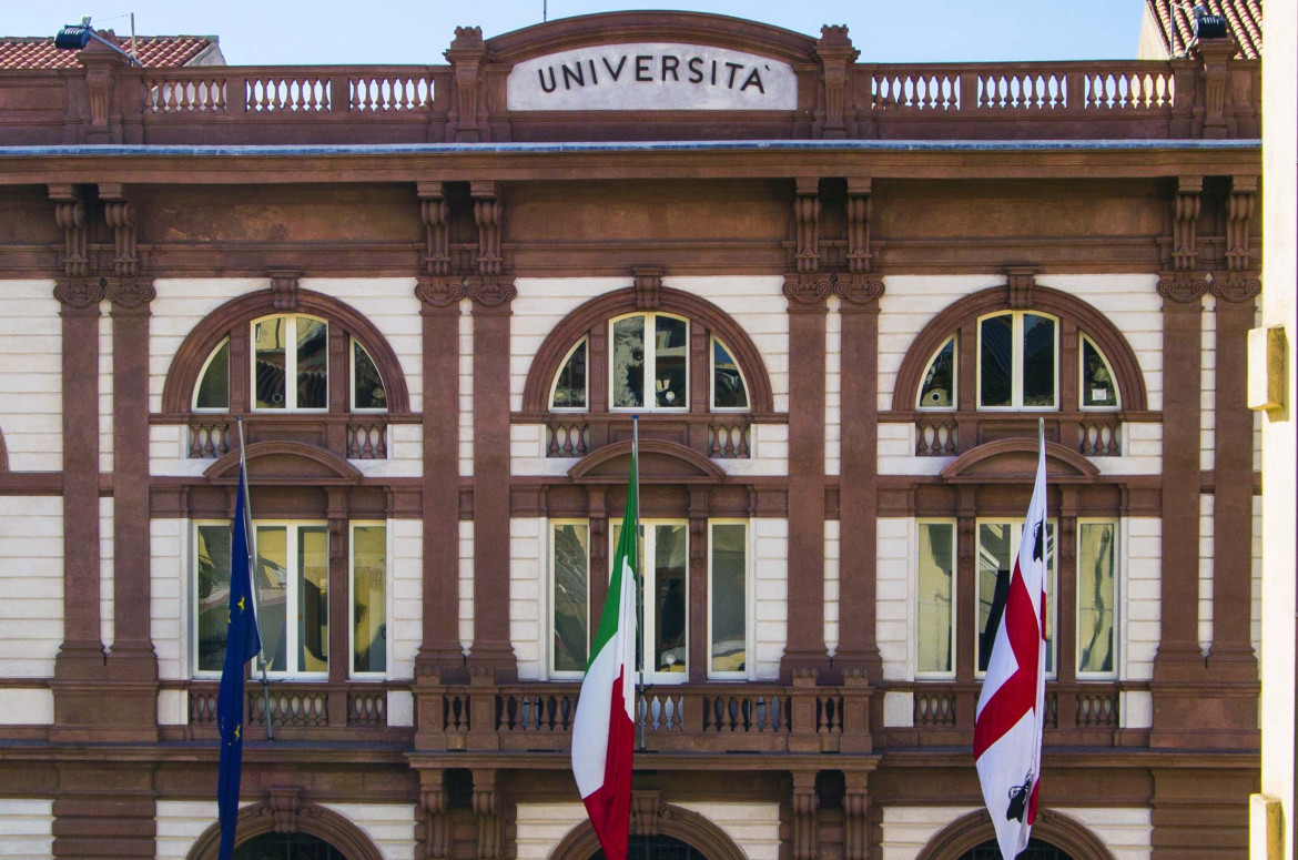 I servizi segreti «infiltrano» le università