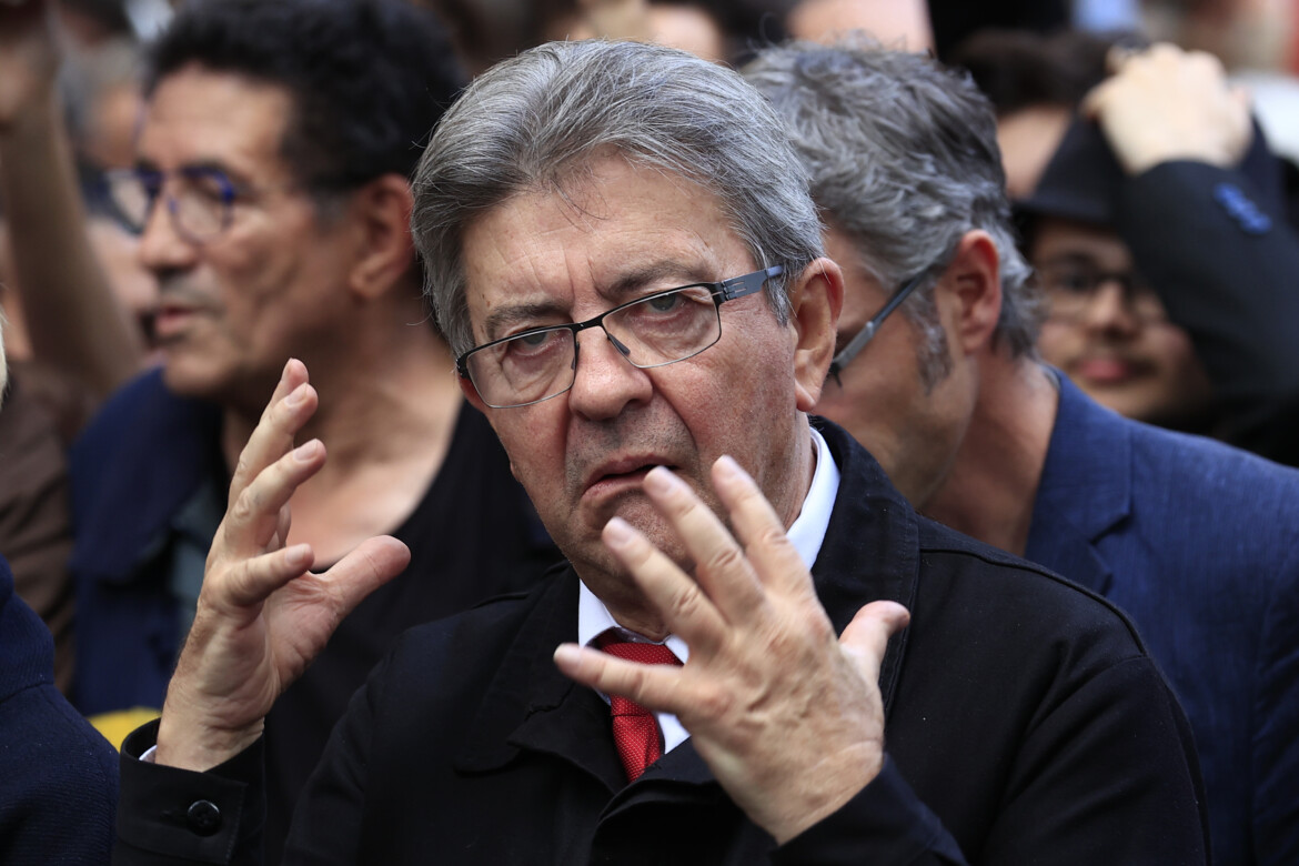 Socialisti e verdi aprono, il veto di Mélenchon