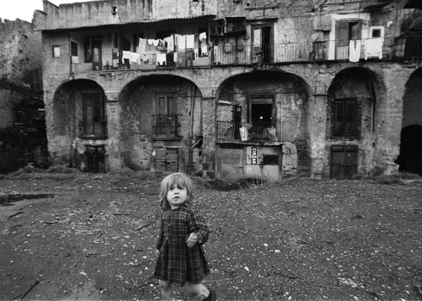 Servono ancora gli occhiali di Ortese per leggere la Napoli di oggi