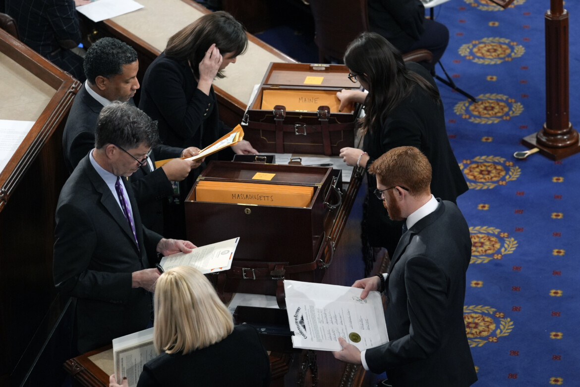 Capitol Hill quattro anni dopo, transizione pacifica per Trump