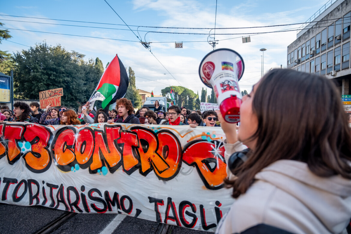 Non si ferma la resistenza contro il ddl sicurezza