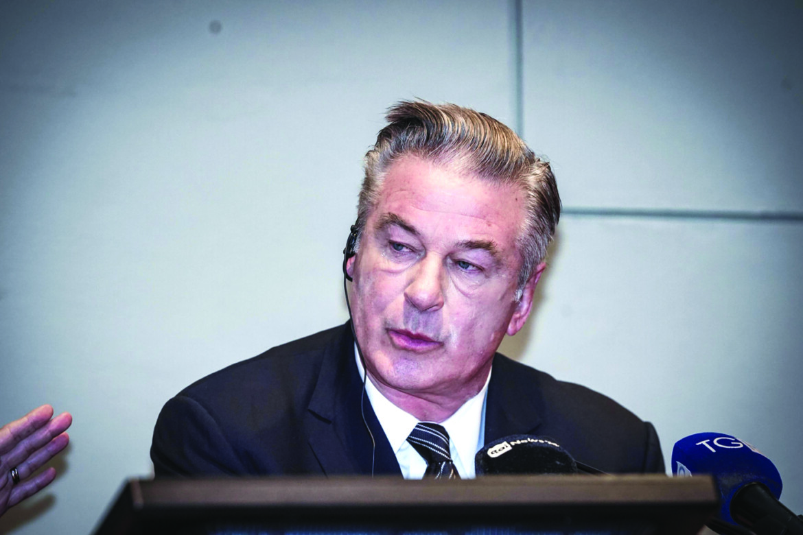 Alec Baldwin fa causa per «manipolazione di prove»