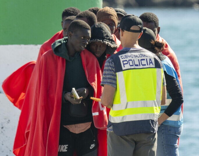 Rotta canaria, nuova strage: morti 50 migranti alla deriva da giorni