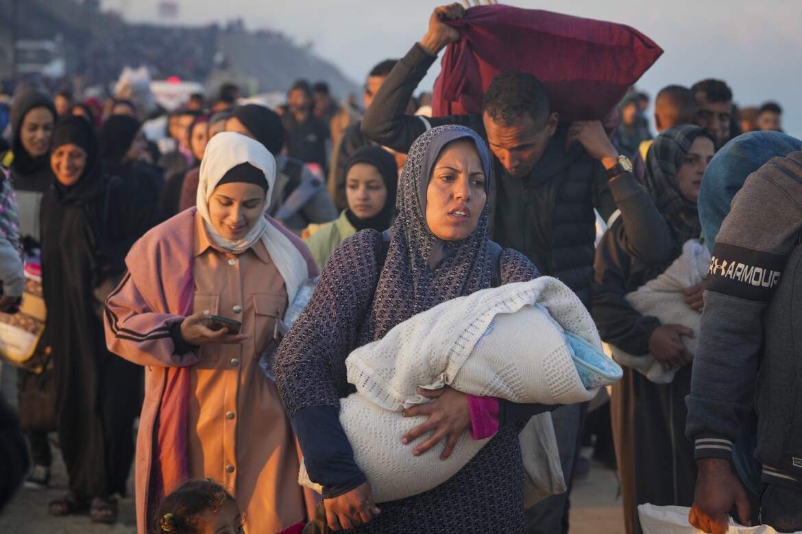 La marcia del ritorno. In 300mila nel nord di Gaza raso al suolo