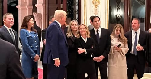 La visita di Meloni a Trump per chiedere il permesso di liberare Cecilia Sala