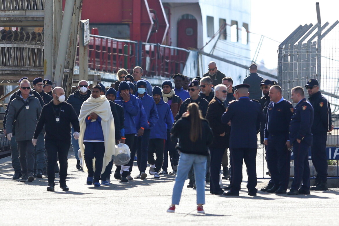 Albania, un altro vulnerabile lascia il centro di Gjader