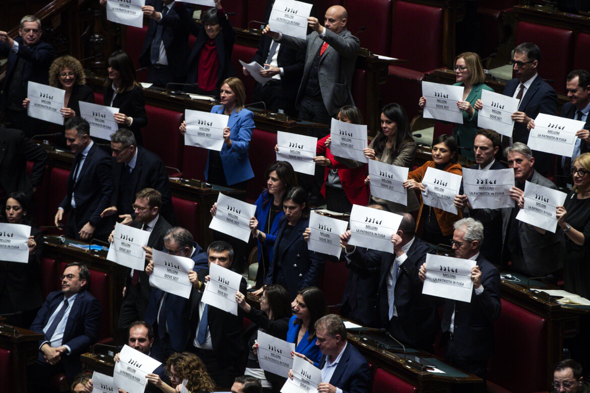 La premier scappa, Nordio e Piantedosi annaspano in Aula