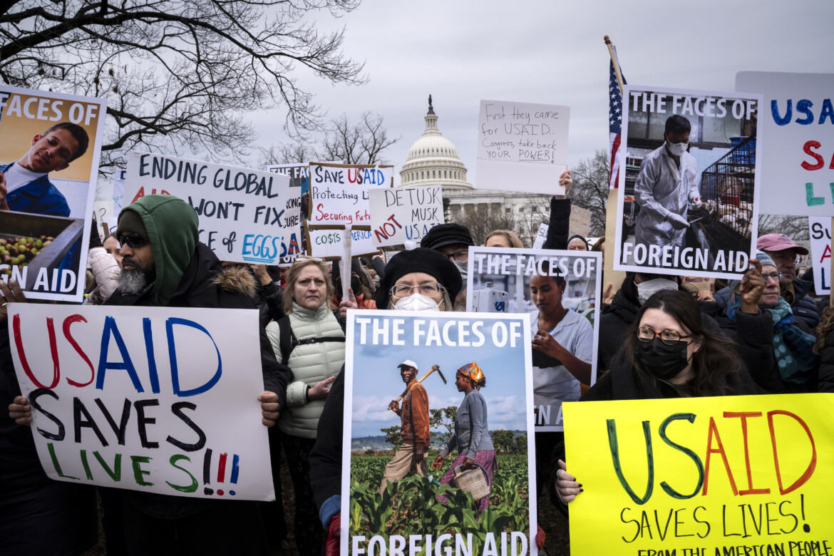 «Chiudetela!». Trump con un post mette la parola fine a Usaid