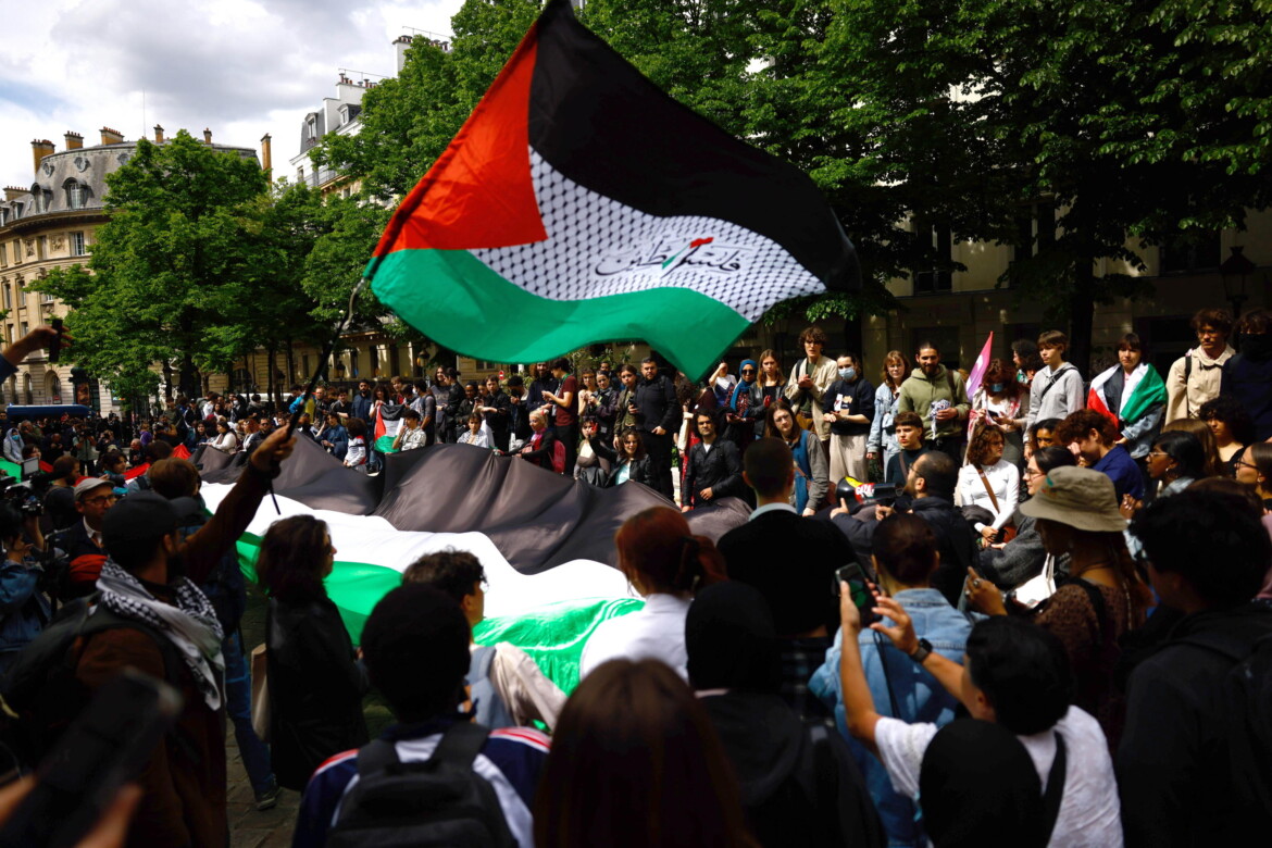 Francia, sindaco vieta la bandiera palestinese Francia, sindaco vieta la bandiera palestinese