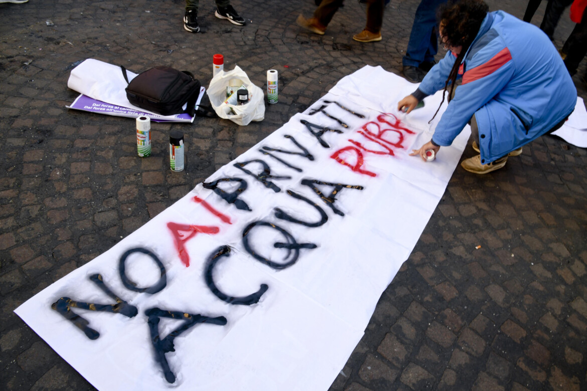 Napoli, comitati mobilitati a tutela dell’acqua pubblica Napoli, comitati mobilitati a tutela dell’acqua pubblica
