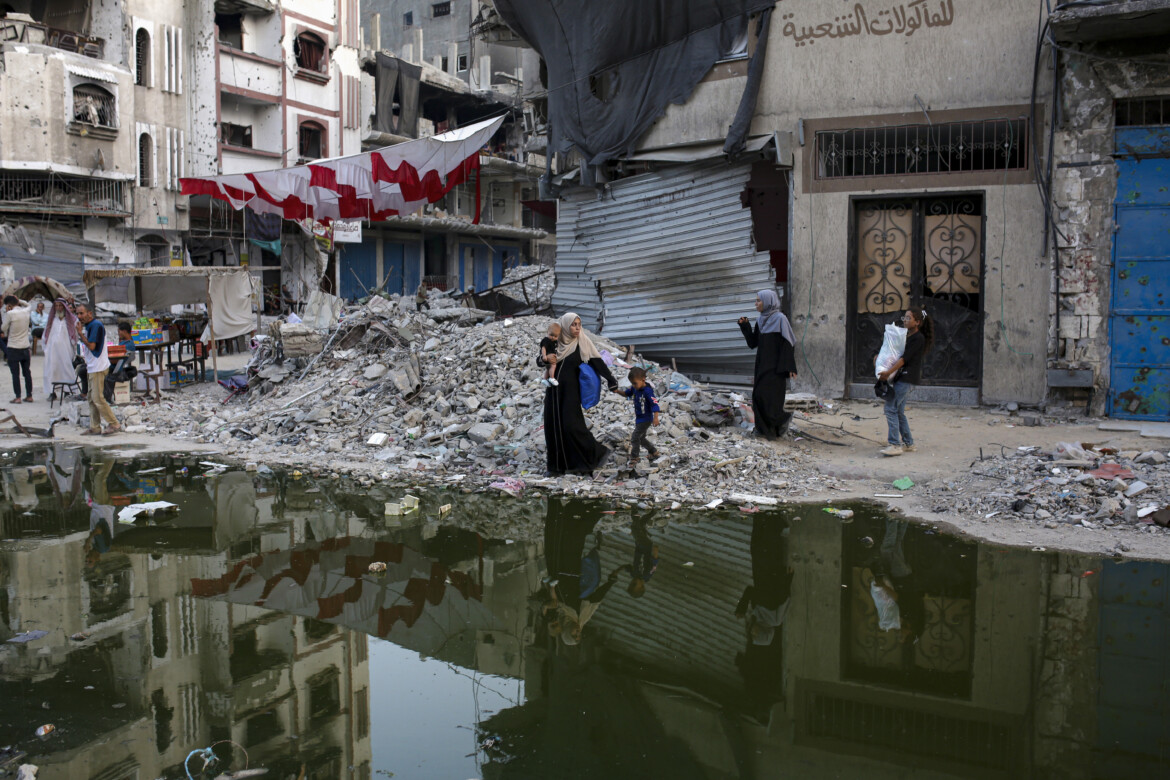 Emissioni record, acqua contaminata e terre inaridite: l’ecocidio di Gaza per la pulizia etnica Emissioni record, acqua contaminata e terre inaridite: l’ecocidio di Gaza per la pulizia etnica