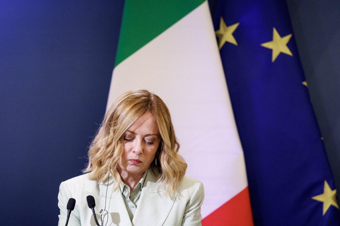 Silenzio, parla Meloni. Anche a nome di Mattarella Silenzio, parla Meloni. Anche a nome di Mattarella