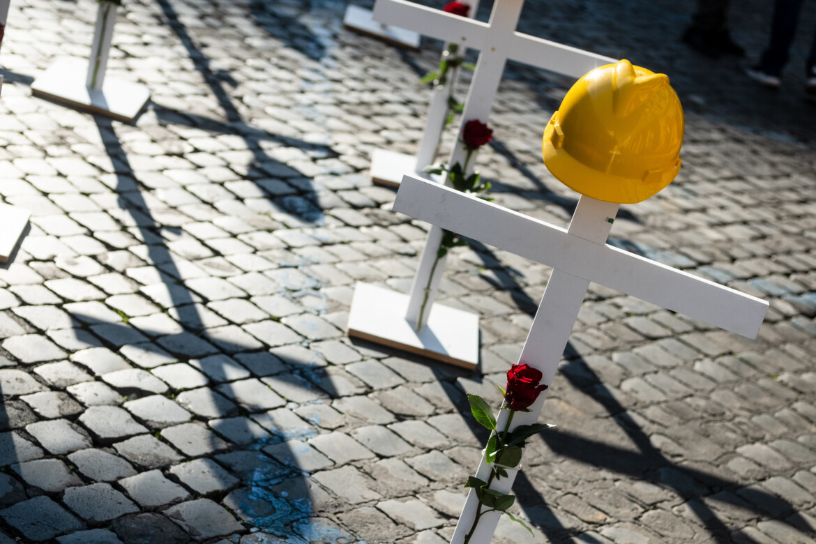 Altri due morti sul lavoro. La strage non si arresta