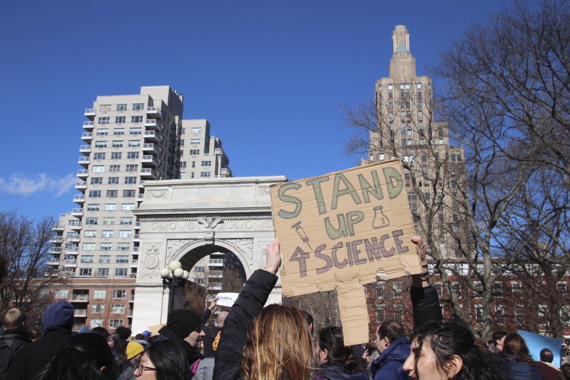 Scienza dimezzata, l’attacco a ricerca medica, ambiente e Nasa Scienza dimezzata, l’attacco a ricerca medica, ambiente e Nasa
