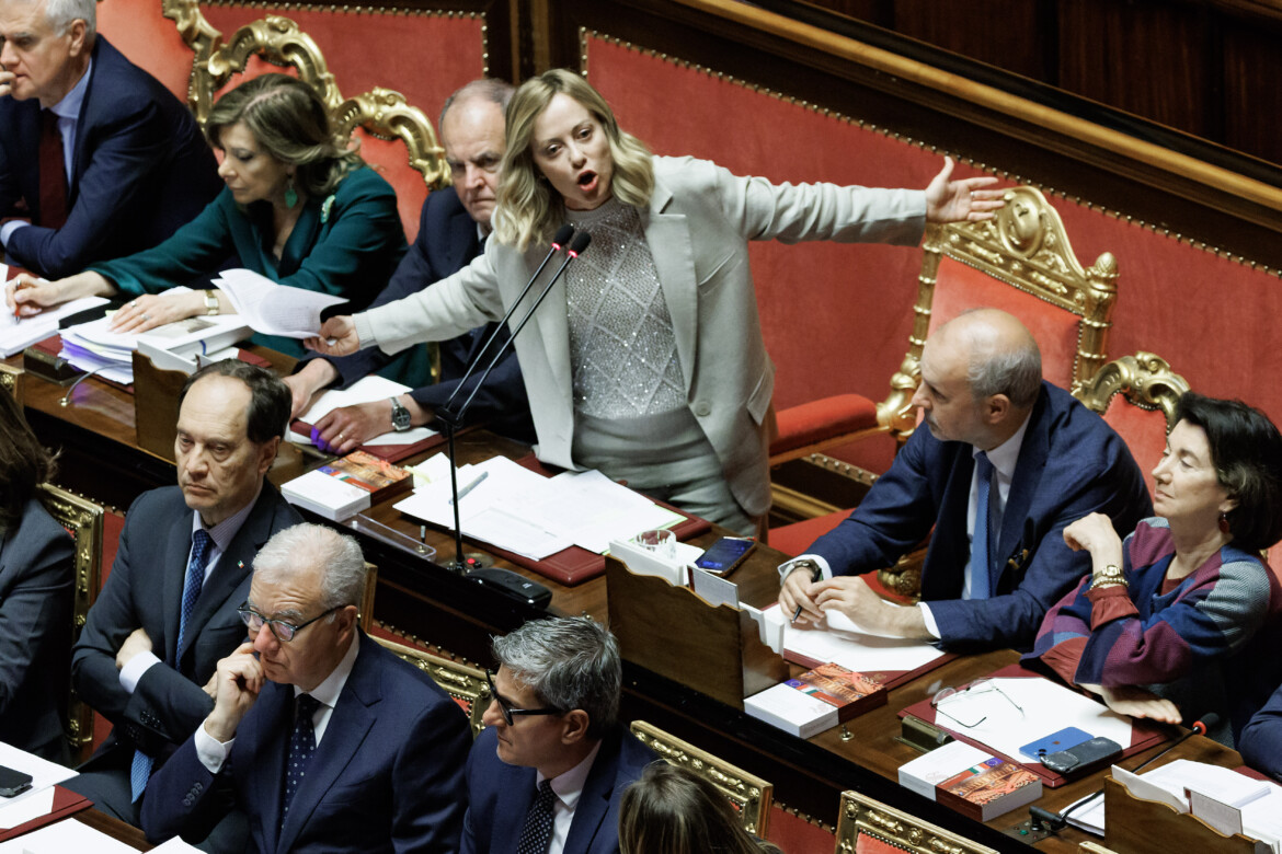 Il favoloso mondo di Meloni smontato dalle opposizioni Il favoloso mondo di Meloni smontato dalle opposizioni