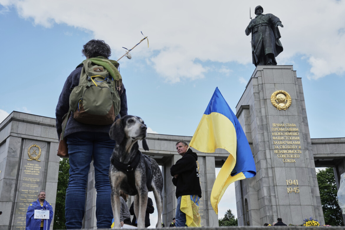 Per Zelensky si celebra «la parata del cinismo» Per Zelensky si celebra «la parata del cinismo»