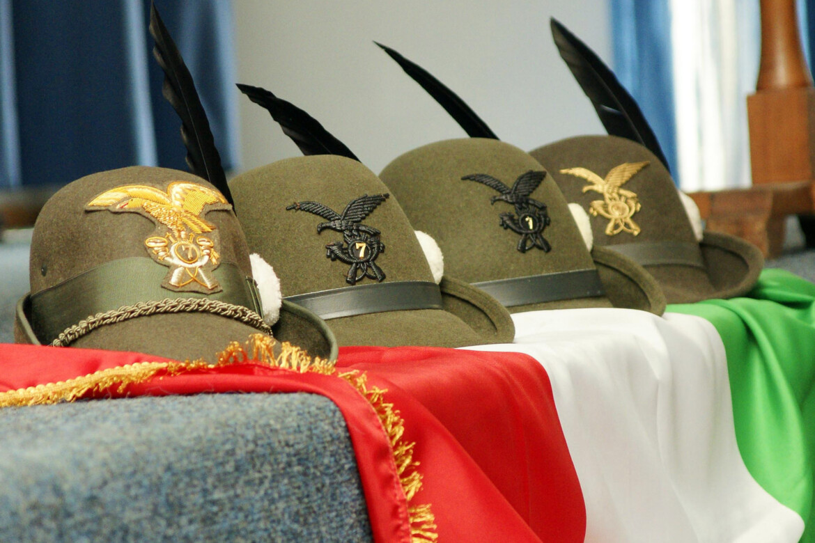 Biella, «faccetta nera» all’adunata degli Alpini Biella, «faccetta nera» all’adunata degli Alpini