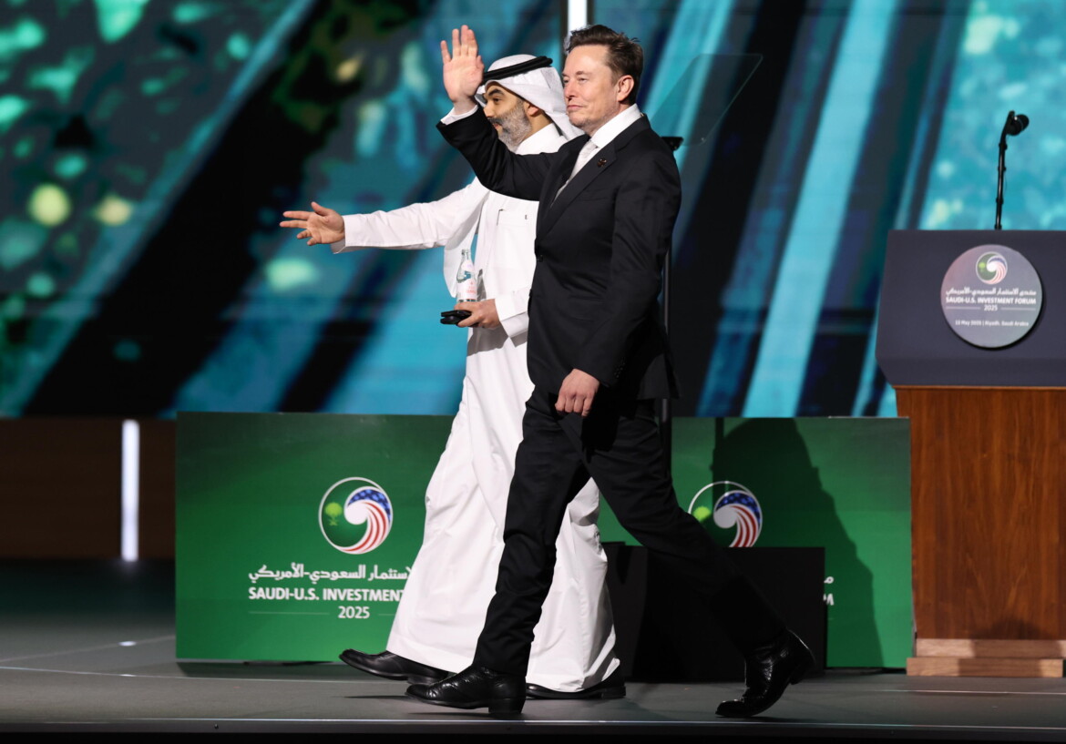 Alla fiera di Riyadh la compravendita del tycoon. Per 600 miliardi di dollari Alla fiera di Riyadh la compravendita del tycoon. Per 600 miliardi di dollari