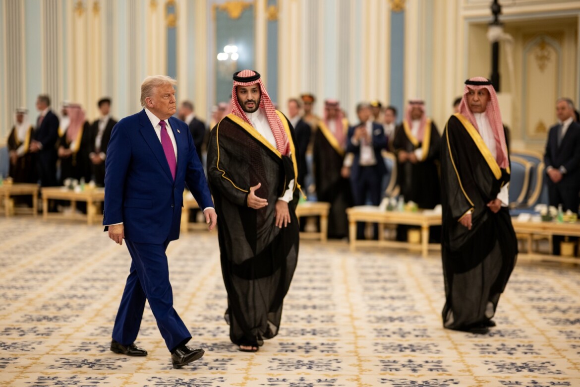 Alla fiera di Riyadh la compravendita del tycoon. Per 600 miliardi di dollari Alla fiera di Riyadh la compravendita del tycoon. Per 600 miliardi di dollari