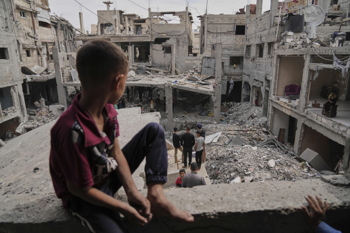 Massacro a Gaza, più di cento morti in un solo giorno Massacro a Gaza, più di cento morti in un solo giorno
