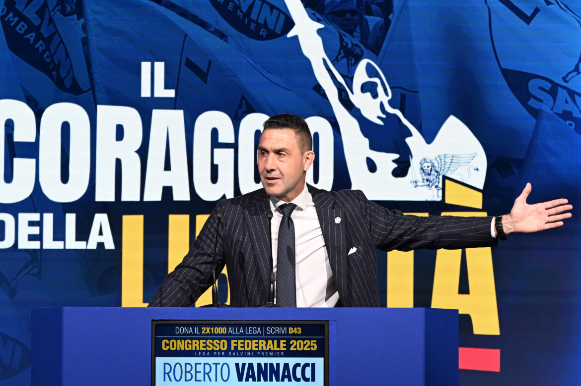 Vannacci scala i vertici Lega: «Noi unico partito sovranista» Vannacci scala i vertici Lega: «Noi unico partito sovranista»