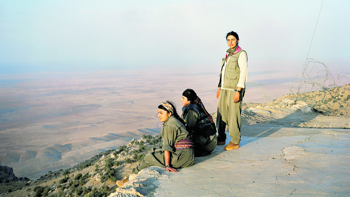 Femminismo e voci della cultura rojava Femminismo e voci della cultura rojava