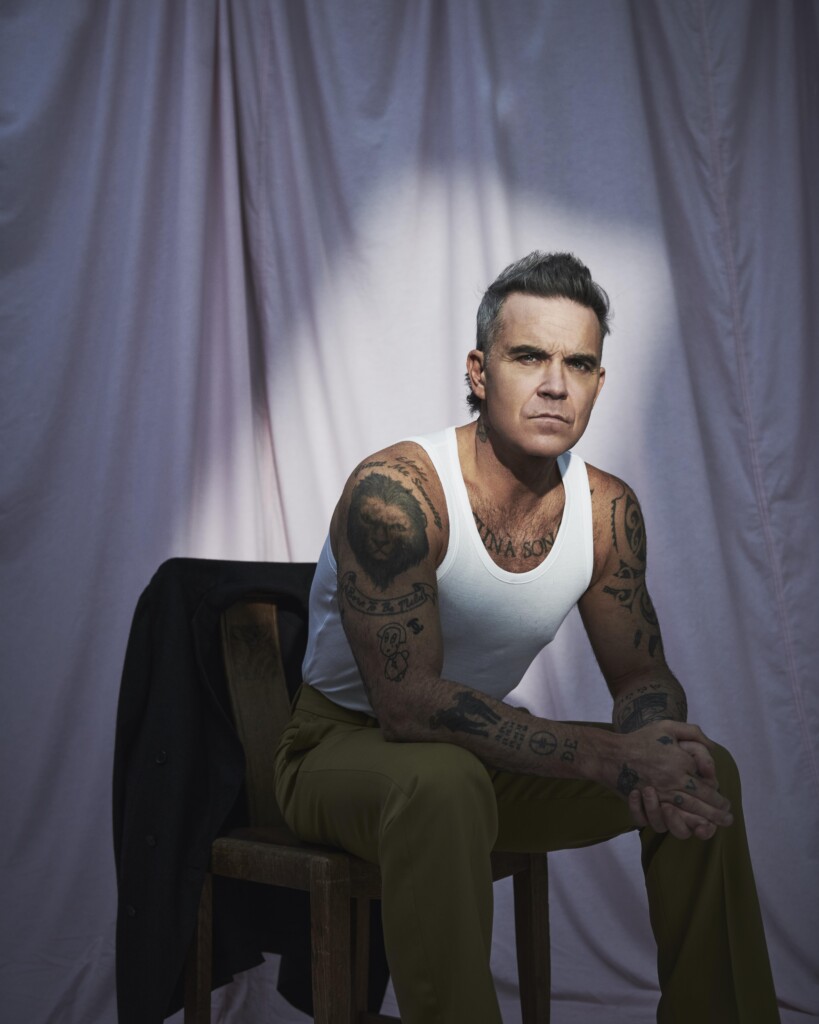 Robbie Williams allo specchio