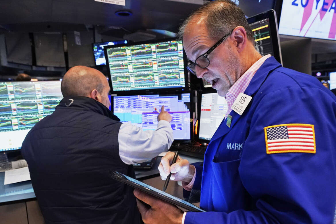 Moody’s declassa il debito Usa e arriva il conto: crollano i bond Moody’s declassa il debito Usa e arriva il conto: crollano i bond