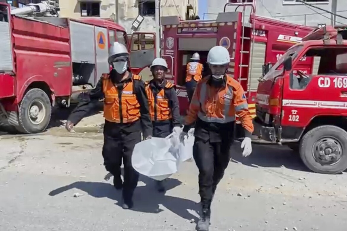 Gaza, Alaa aveva dieci figli e Israele gliene uccide nove Gaza, Alaa aveva dieci figli e Israele gliene uccide nove