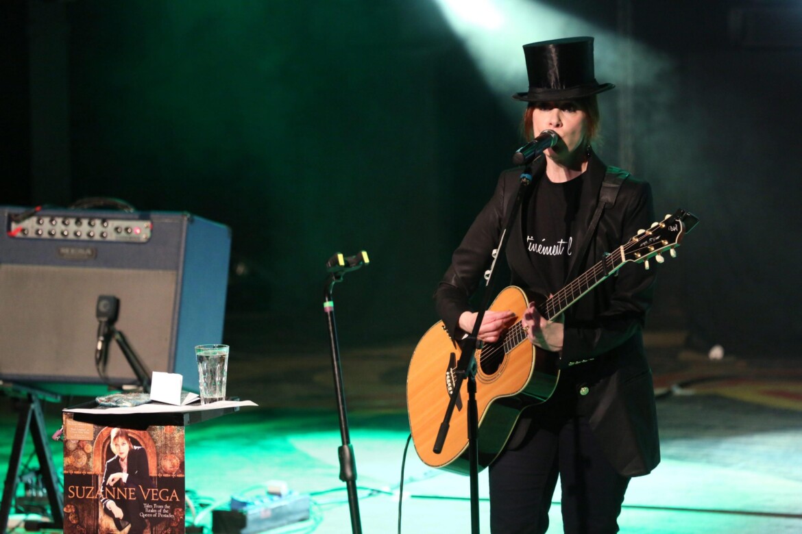 Suzanne Vega, canzoni di sopravvivenza Suzanne Vega, canzoni di sopravvivenza