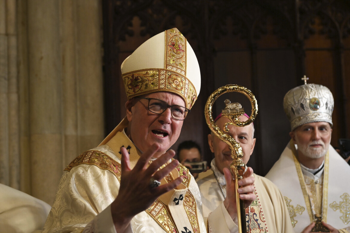 Dolan, l’aspirante papa, azzoppato dalla goliardia «blasfema» di Trump Dolan, l’aspirante papa, azzoppato dalla goliardia «blasfema» di Trump