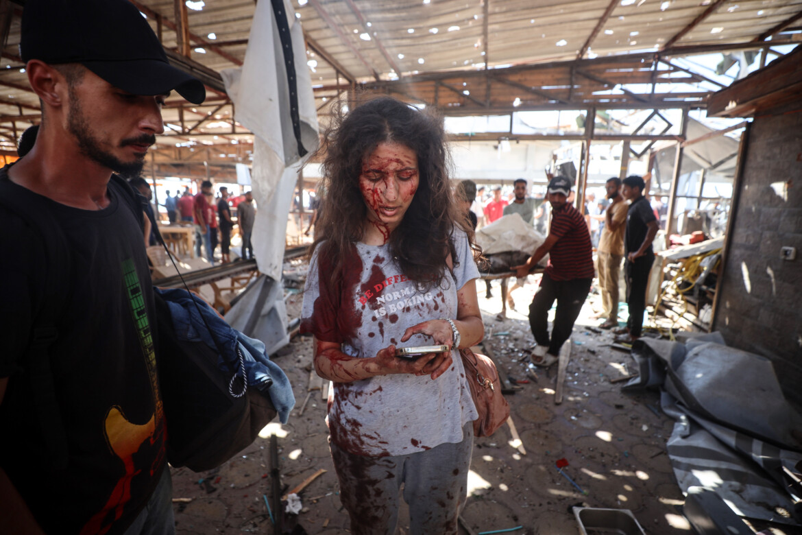 Missile sul café della stampa. Ieri a Gaza oltre ottanta uccisi Missile sul café della stampa. Ieri a Gaza oltre ottanta uccisi