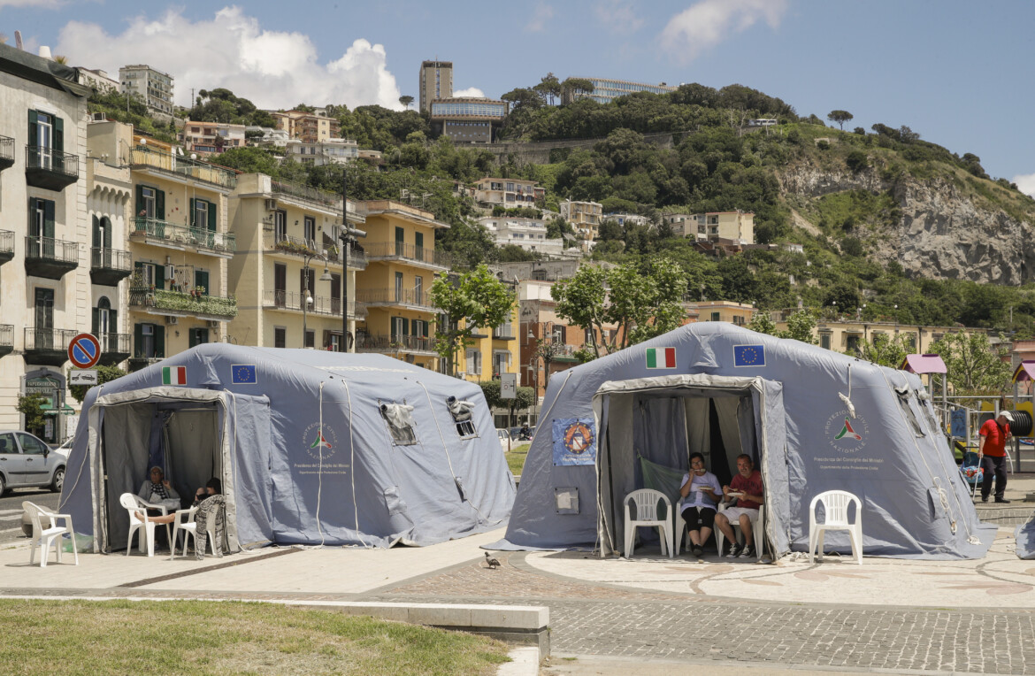 Scossa ai Campi flegrei, nuovo picco a 4.6 Scossa ai Campi flegrei, nuovo picco a 4.6