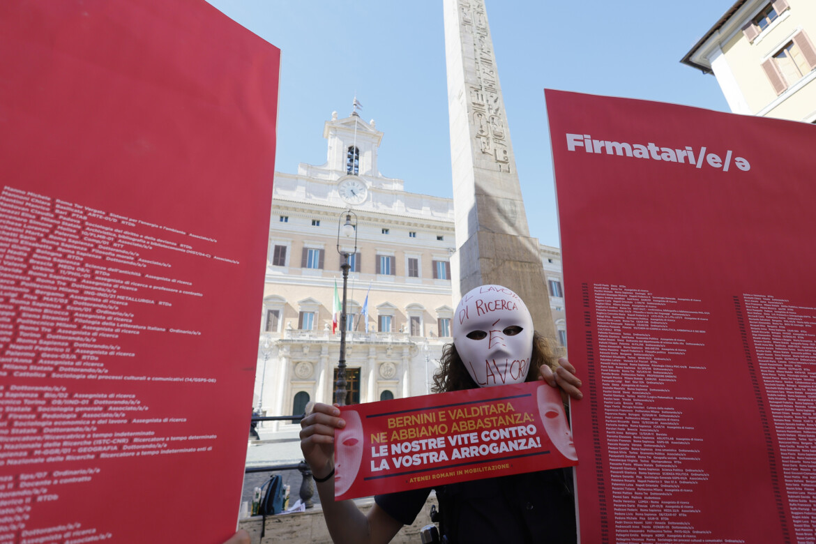 ricerca non si ferma la protesta contro l8217espulsione dall8217universit224