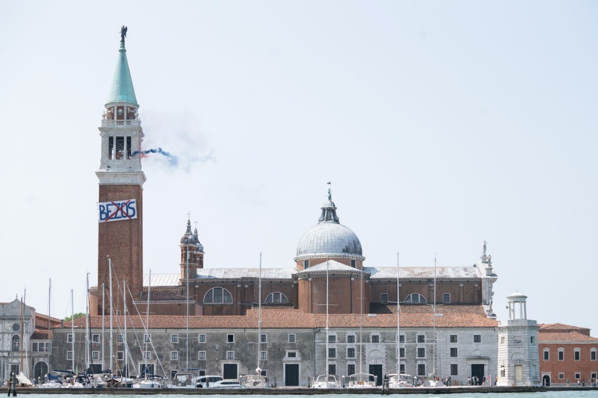 Bezos affitta Venezia per il suo matrimonio. Cresce la protesta