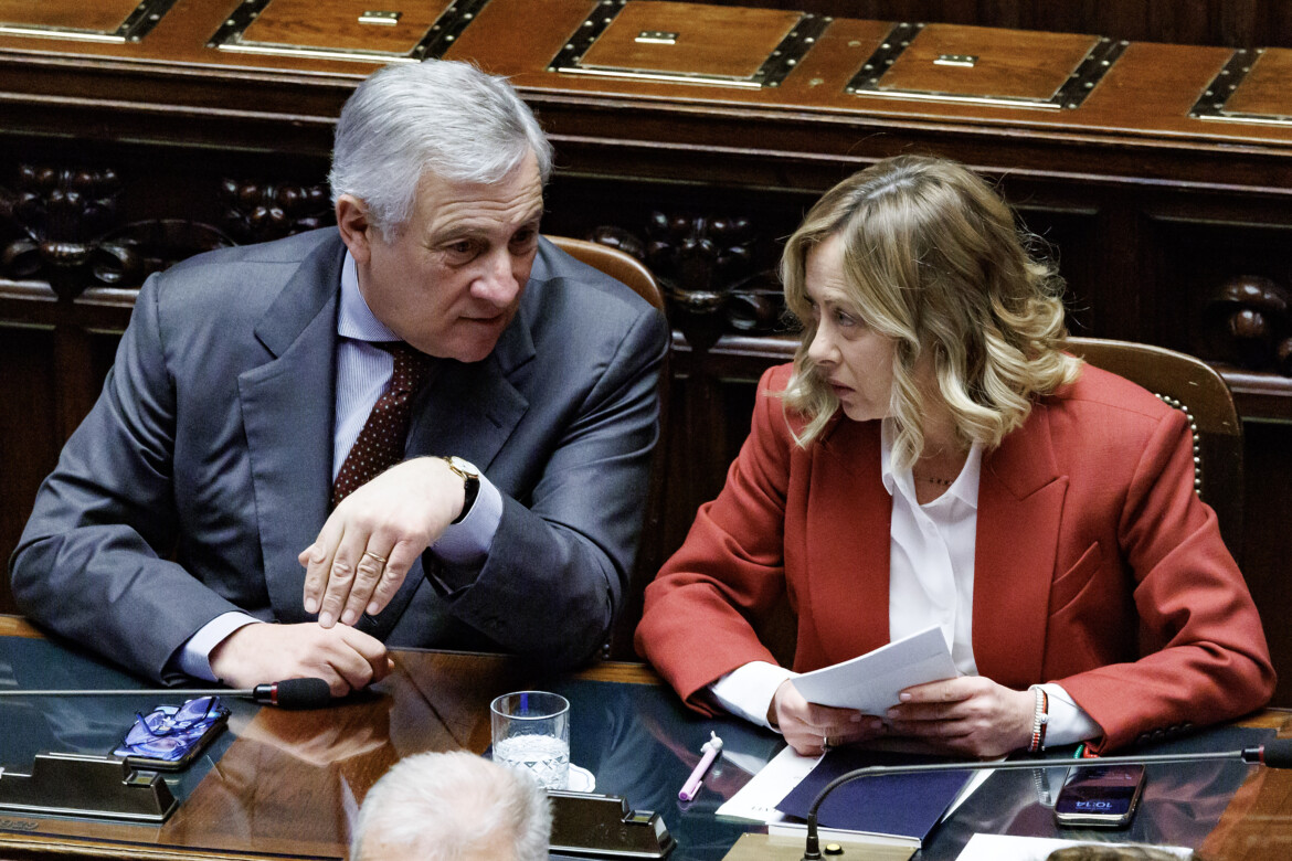 L’Italia colta di sorpresa. E Meloni sceglie il silenzio L’Italia colta di sorpresa. E Meloni sceglie il silenzio