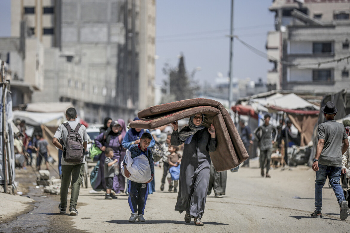 Israele chiude la Cisgiordania. Il 70% di Gaza «zona militare» Israele chiude la Cisgiordania. Il 70% di Gaza «zona militare»
