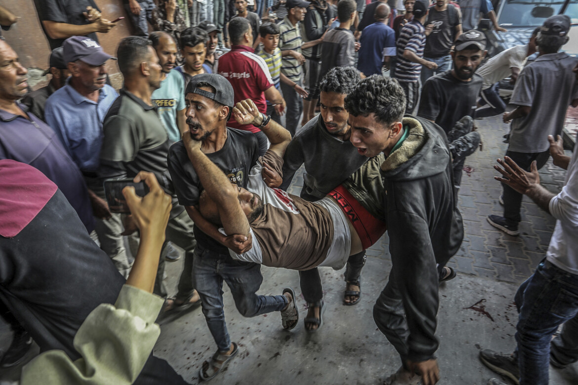Sparatoria sulla folla, a Gaza una nuova strage degli affamati Sparatoria sulla folla, a Gaza una nuova strage degli affamati