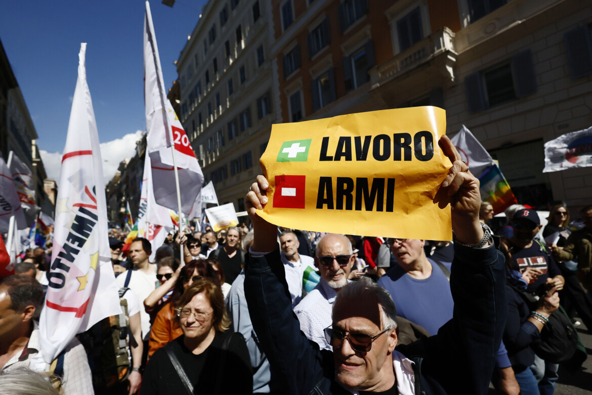 Il costo del War New Deal di Meloni: aumentare le tasse, tagliare le spese Il costo del War New Deal di Meloni: aumentare le tasse, tagliare le spese