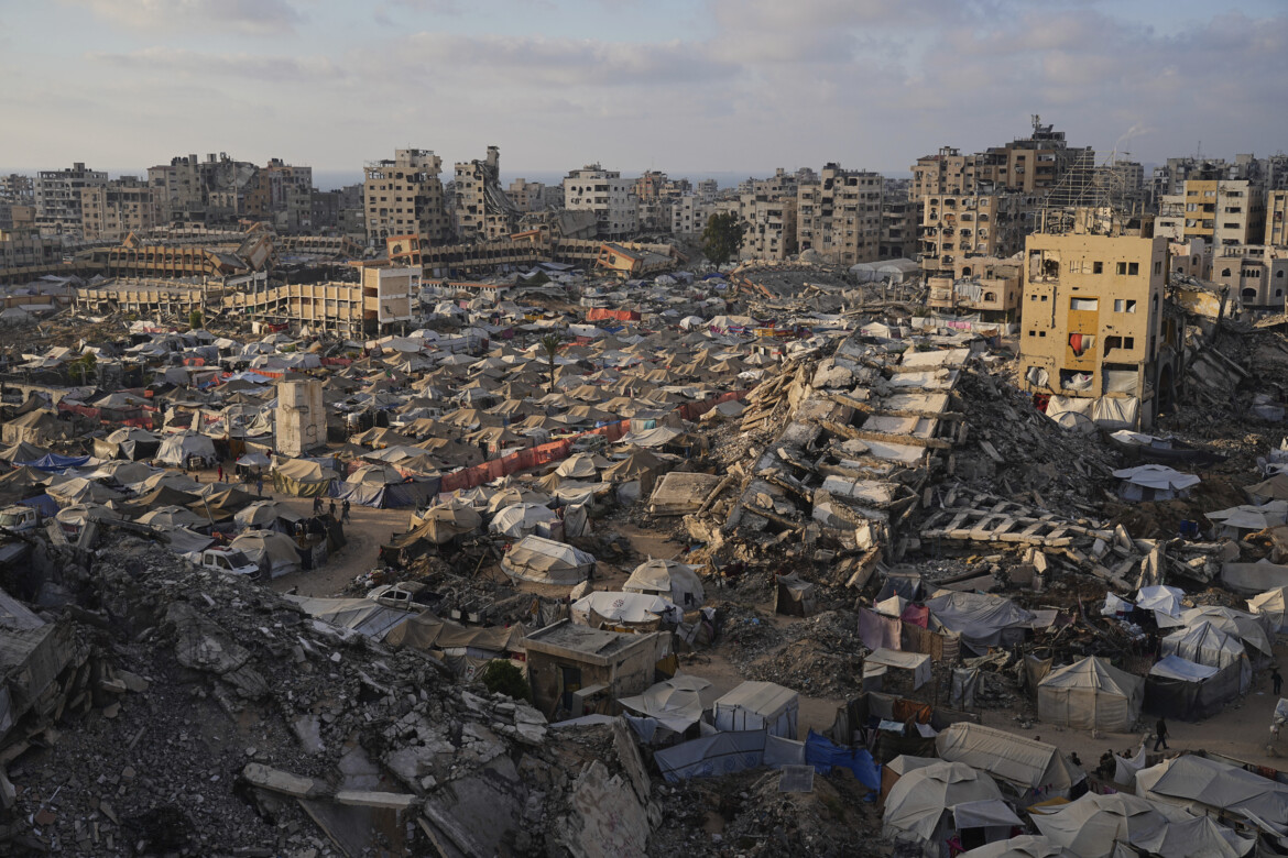 Da Rafah a Jabaliya, Israele moltiplica le demolizioni Da Rafah a Jabaliya, Israele moltiplica le demolizioni