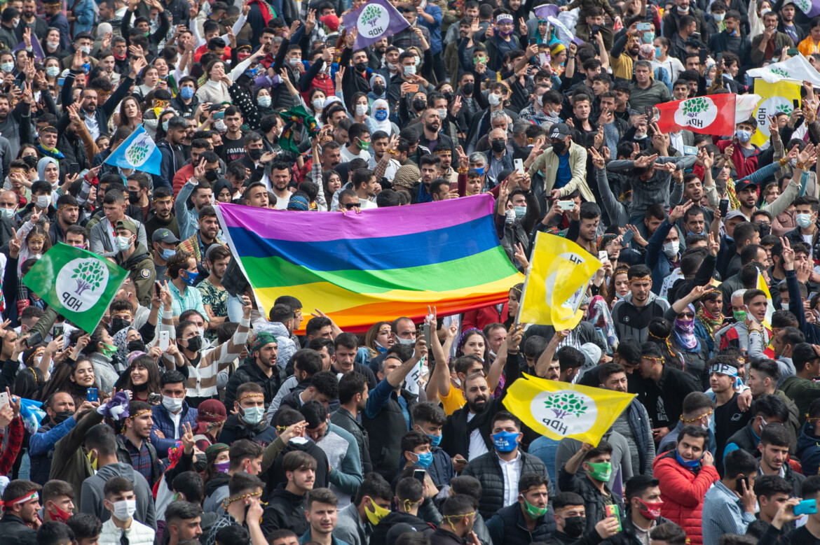 L’arcobaleno curdo L’arcobaleno curdo