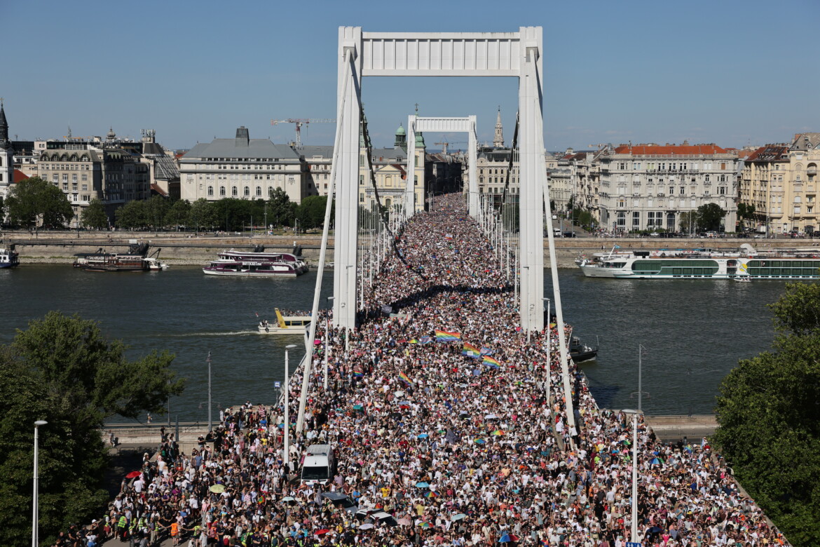 Pride di Budapest, è qui la festa. Nonostante Orbán