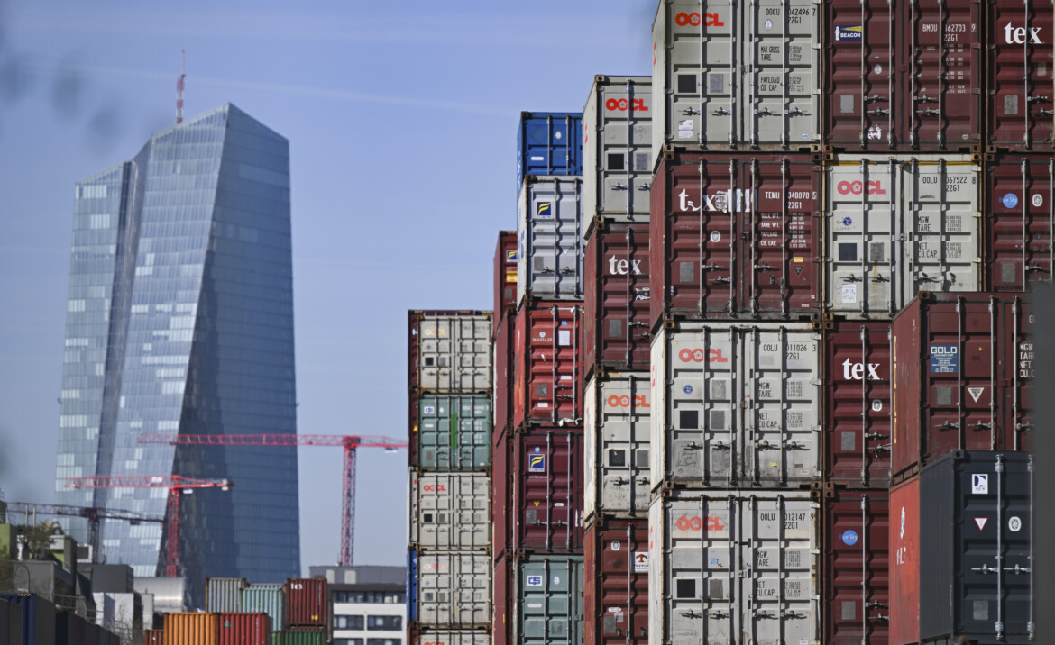 Oggi la scure dei dazi, l’Ue paga il 15% in più e scatta il toto tariffe Oggi la scure dei dazi, l’Ue paga il 15% in più e scatta il toto tariffe