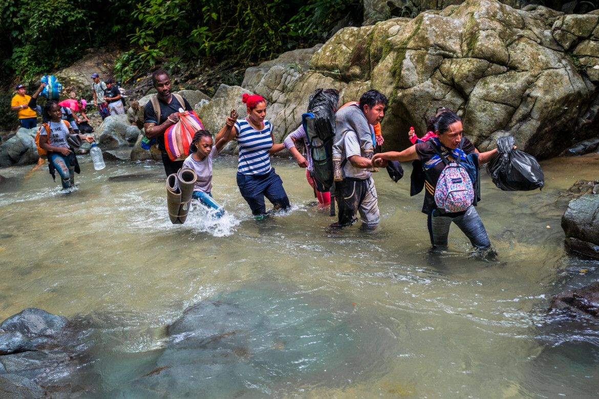 Migranti go home Migranti go home