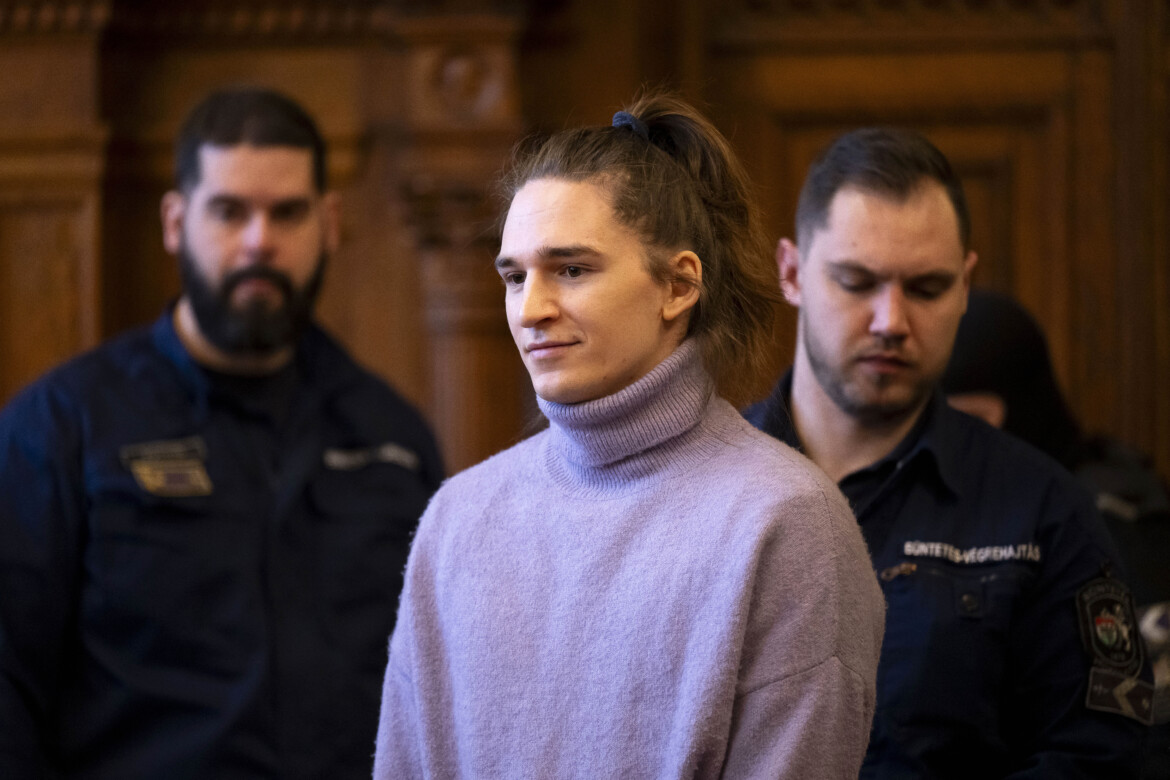 Sciopero della fame nelle galere di Orbán: Maja T. rischia la vita Sciopero della fame nelle galere di Orbán: Maja T. rischia la vita